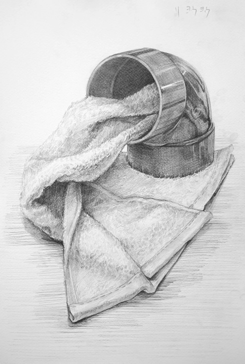 育英美术学生合格作品的桌上素描学生作品 006
