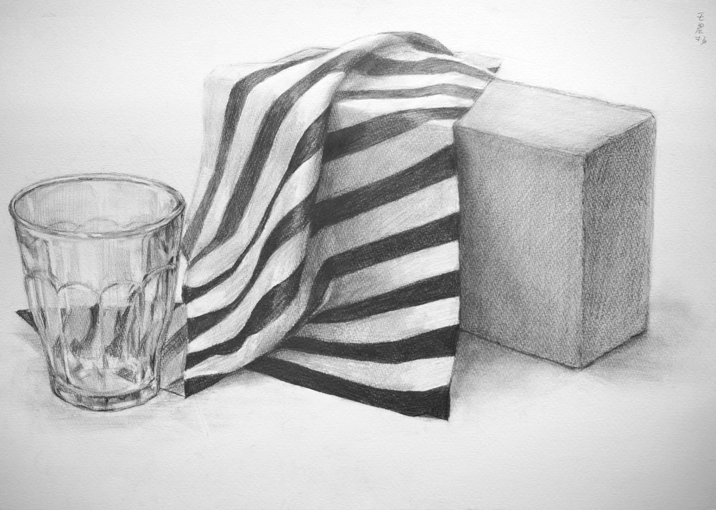 育英美术学生合格作品的桌上素描学生作品 068