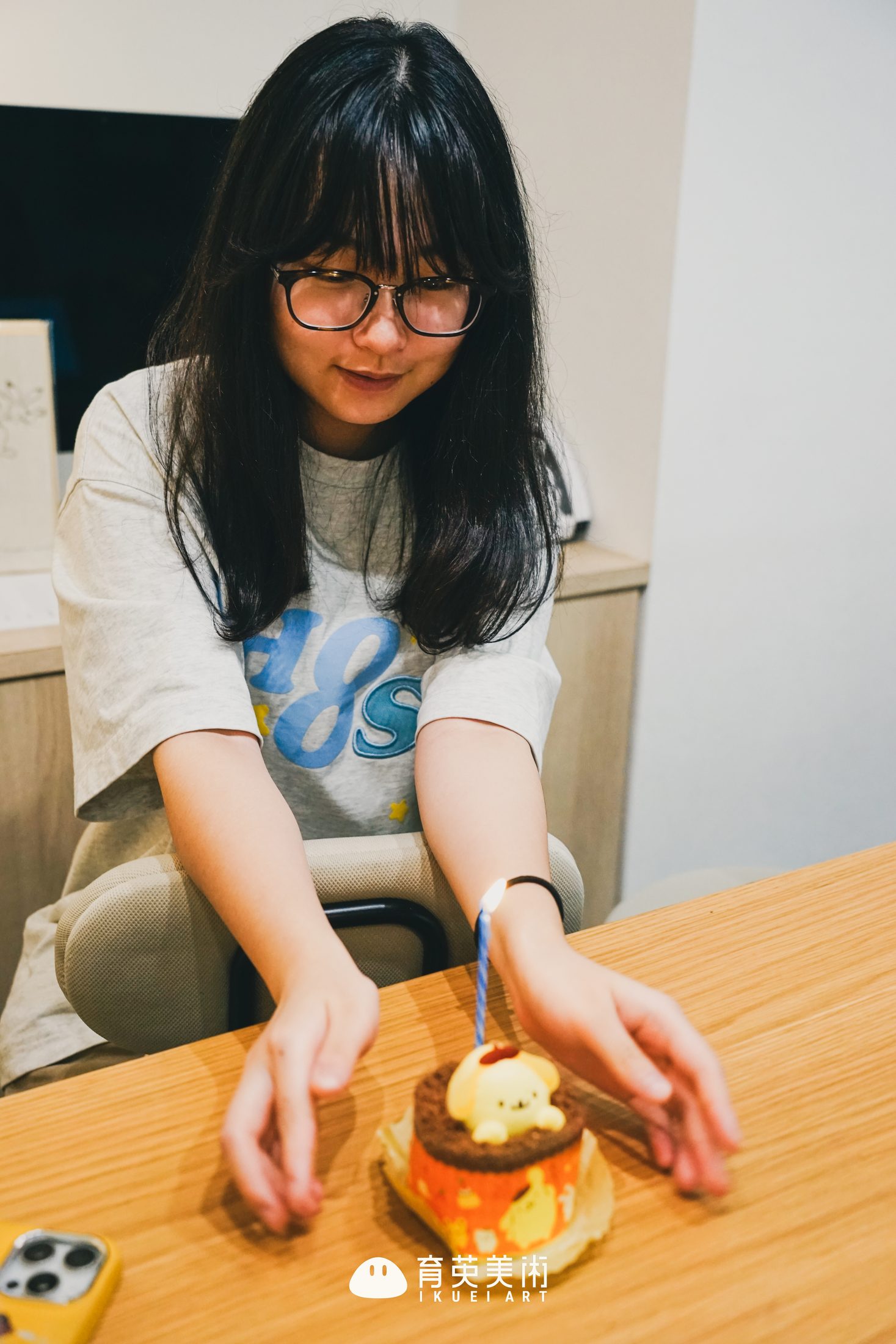 与Senzaki老师同一天生日的学生参加小型生日会