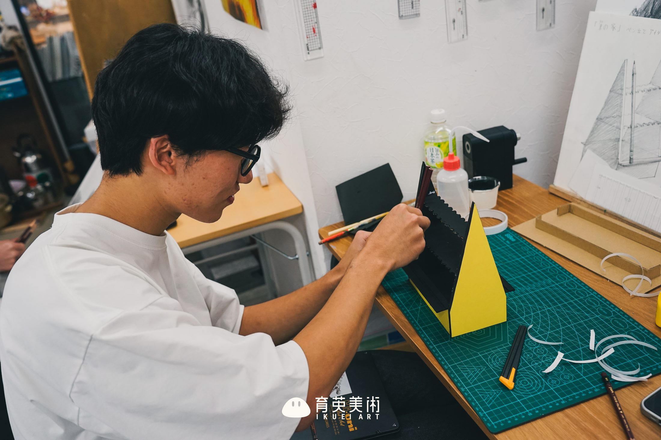 武藏野多摩班学生进行立体作品制作