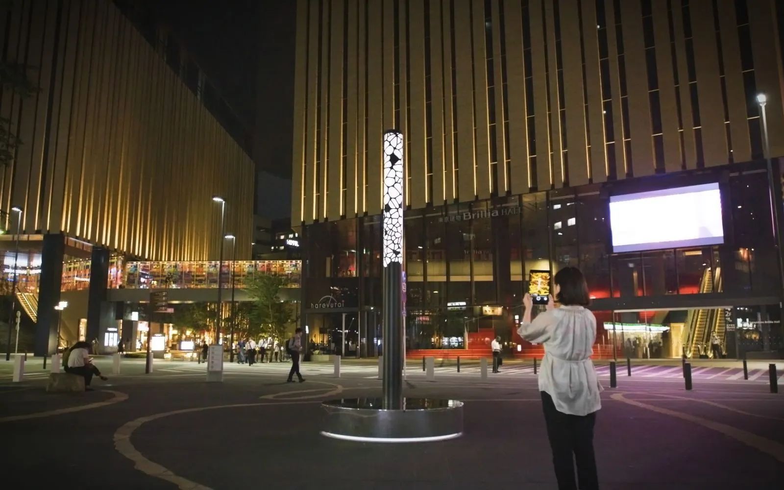 IKUEI information | 猪子寿之:数字娱乐的引路人